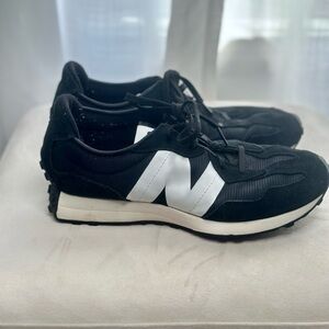 New Balance 327 Black & White Sneakers | Boys Youth 6 = Women’s 8.5 | Retro